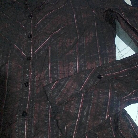 Women's button down shirt. - Picture 4 of 6